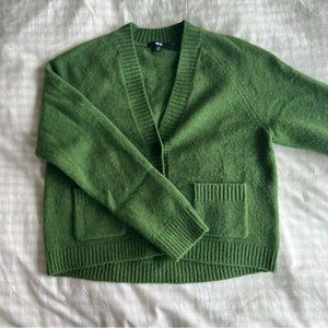 Uniqlo Soufflé Yarn Short Cardigan in Green